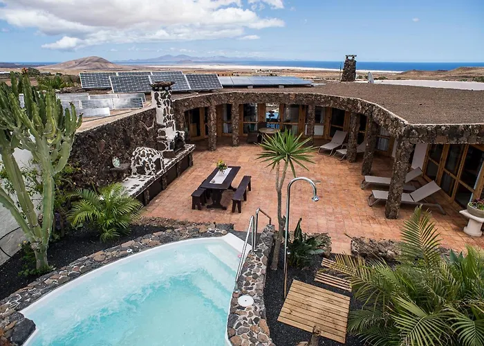 Villa La Estrella - el Paraíso with private Jacuzzi